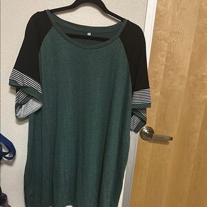 Green and Black Raglan Sleeve Top